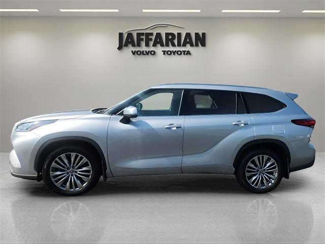 used 2022 Toyota Highlander car, priced at $45,500