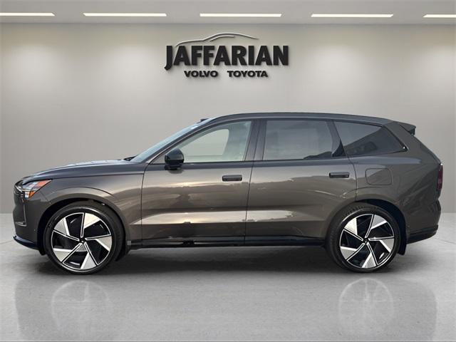 new 2025 Volvo EX90 car, priced at $92,505