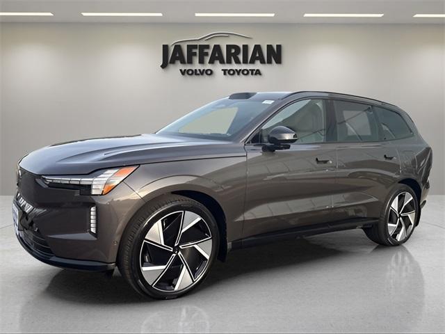 new 2025 Volvo EX90 car, priced at $92,505