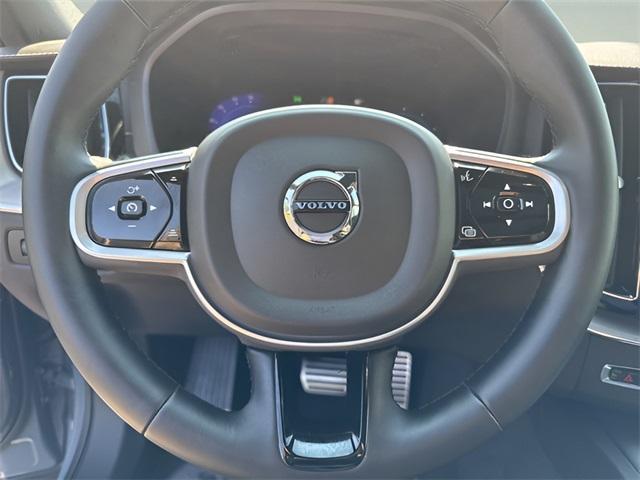 used 2022 Volvo XC60 Recharge Plug-In Hybrid car, priced at $36,900