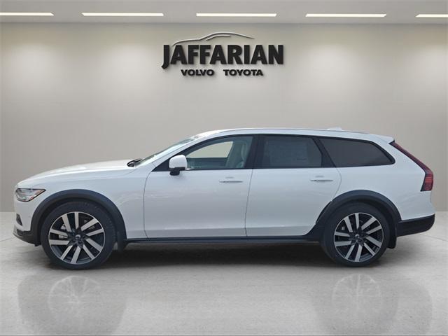 new 2025 Volvo V90 Cross Country car, priced at $64,605