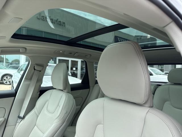 used 2022 Volvo XC60 car, priced at $36,900