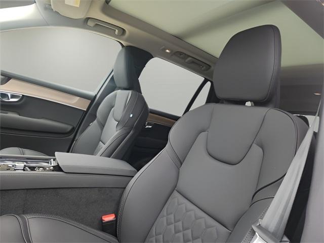 new 2025 Volvo XC90 car, priced at $69,155