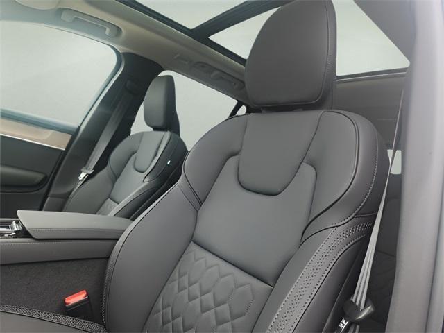 new 2025 Volvo XC90 car, priced at $70,045