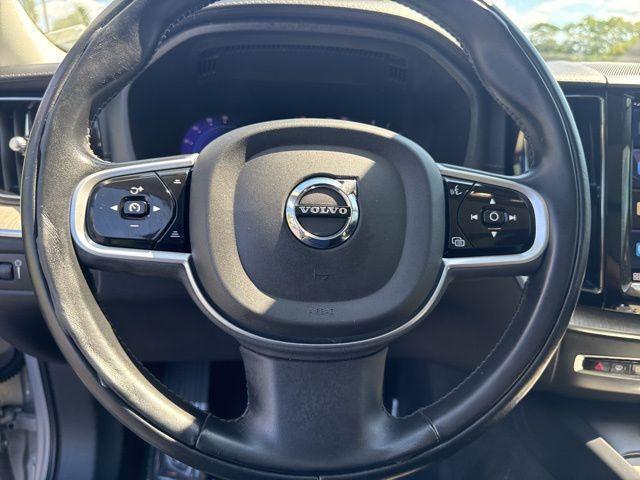 used 2022 Volvo XC60 car, priced at $34,898