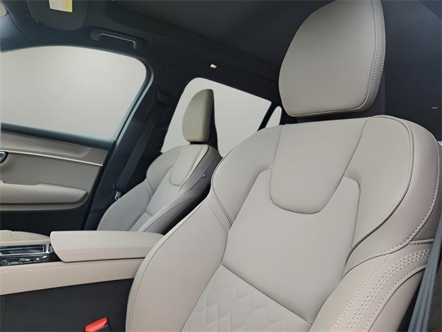new 2025 Volvo XC90 car, priced at $69,165