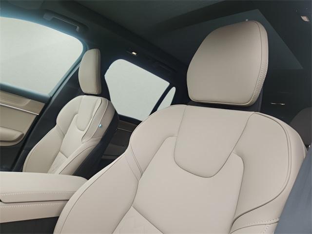 new 2025 Volvo XC90 car, priced at $69,155