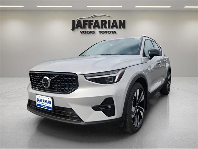 new 2025 Volvo XC40 car, priced at $52,015