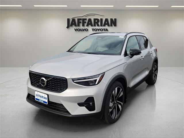 new 2025 Volvo XC40 car, priced at $52,015