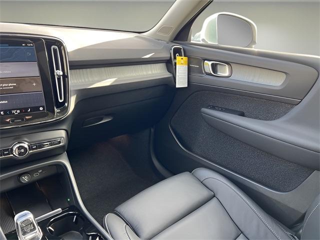 new 2025 Volvo XC40 car, priced at $51,040