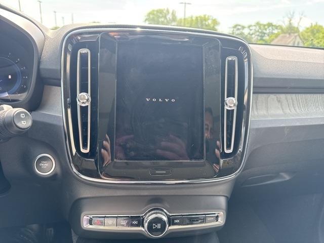 used 2024 Volvo XC40 car