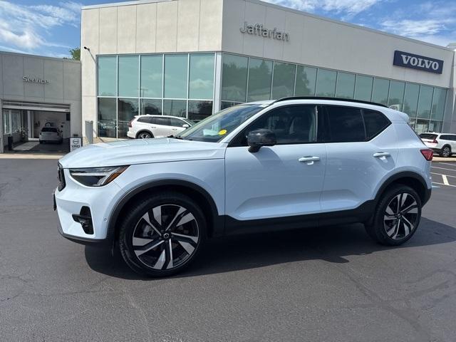 used 2024 Volvo XC40 car