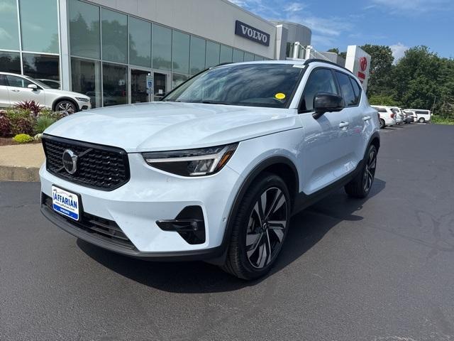 used 2024 Volvo XC40 car