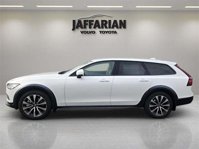 new 2025 Volvo V90 Cross Country car, priced at $63,805