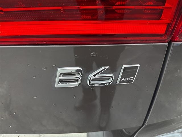used 2022 Volvo XC60 car, priced at $42,467