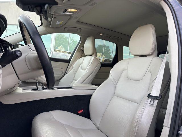 used 2023 Volvo XC60 car, priced at $38,395