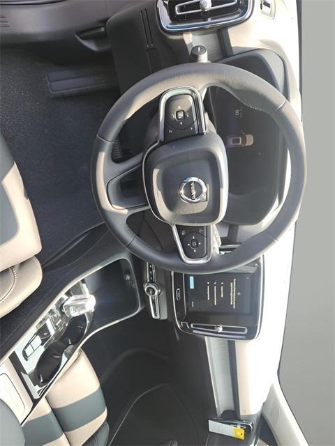 new 2025 Volvo XC40 car, priced at $48,315