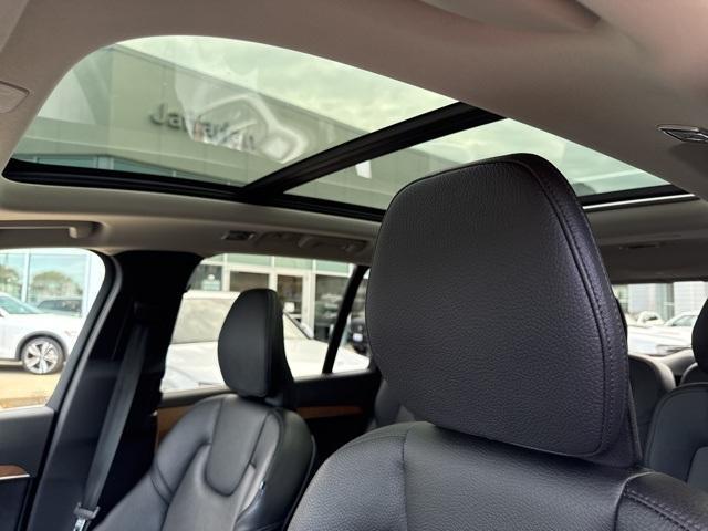 used 2022 Volvo XC90 car, priced at $37,500