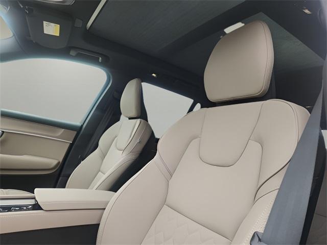 new 2025 Volvo XC90 car, priced at $65,885