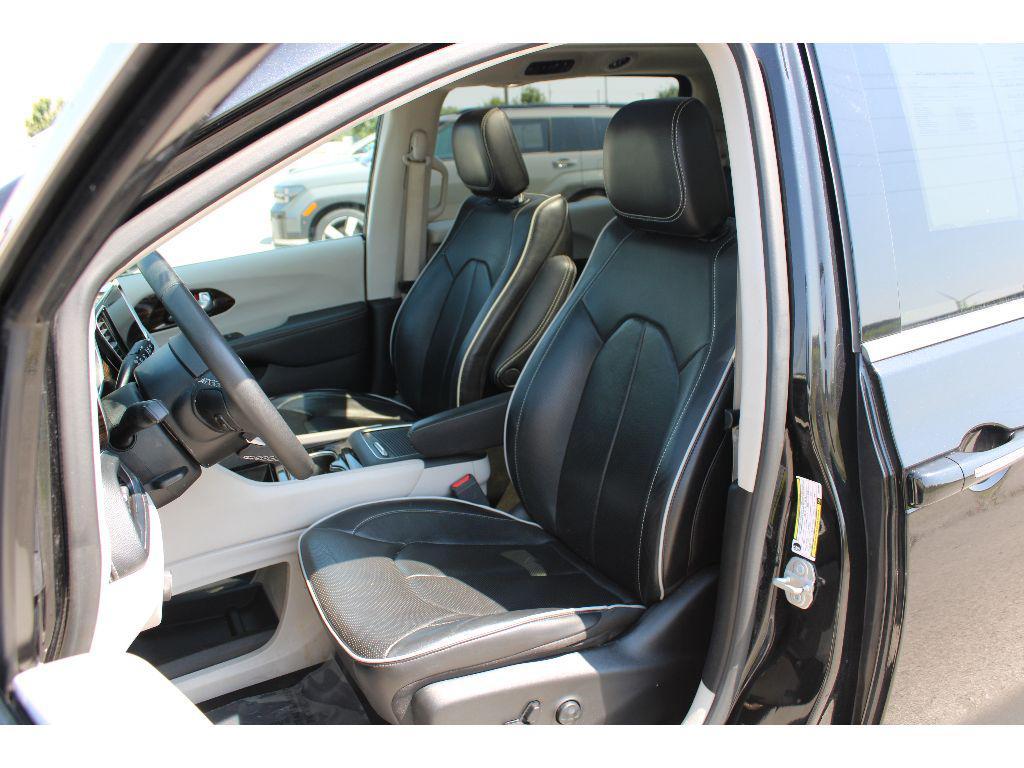 used 2023 Chrysler Pacifica Hybrid car, priced at $27,495