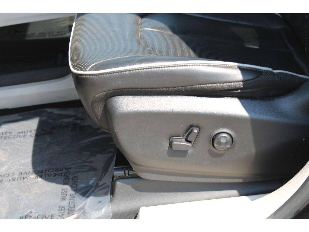 used 2023 Chrysler Pacifica Hybrid car, priced at $27,495