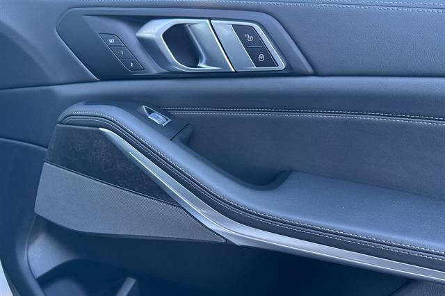 new 2025 BMW X7 car, priced at $90,235