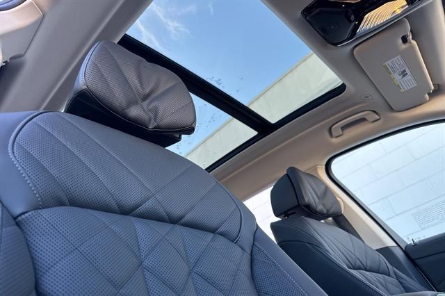 new 2025 BMW X7 car, priced at $90,235