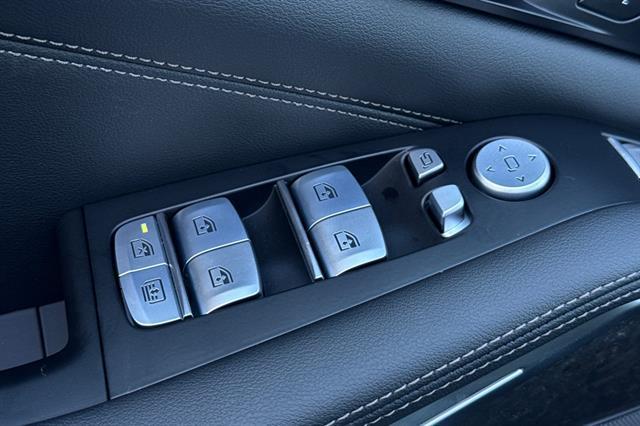 new 2025 BMW X7 car, priced at $90,235