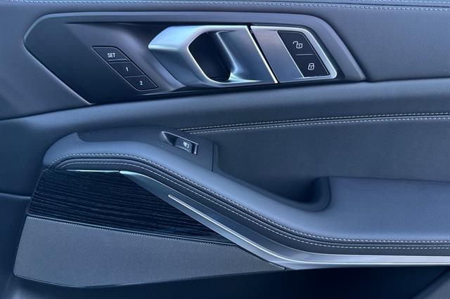 new 2026 BMW X7 car, priced at $96,615