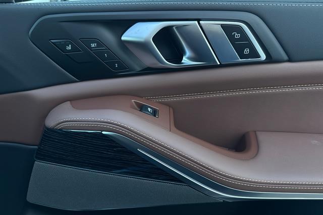 new 2026 BMW X7 car, priced at $119,590