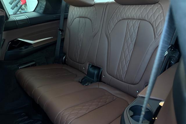 new 2026 BMW X7 car, priced at $119,590