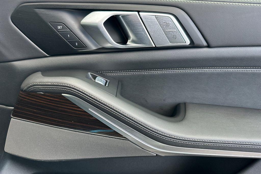 new 2026 BMW X7 car, priced at $93,725