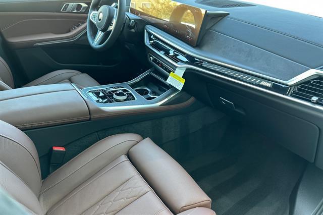 new 2026 BMW X7 car, priced at $117,590