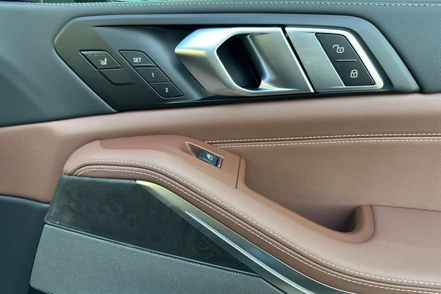 new 2026 BMW X7 car, priced at $117,590