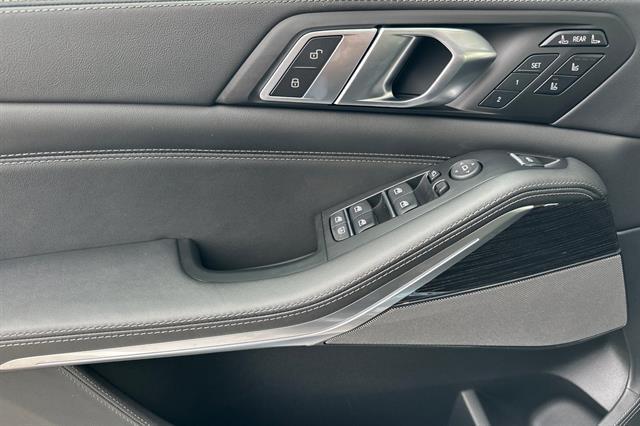 new 2026 BMW X7 car, priced at $105,525