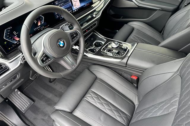 new 2026 BMW X7 car, priced at $105,525