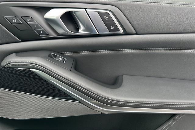 new 2026 BMW X7 car, priced at $105,525