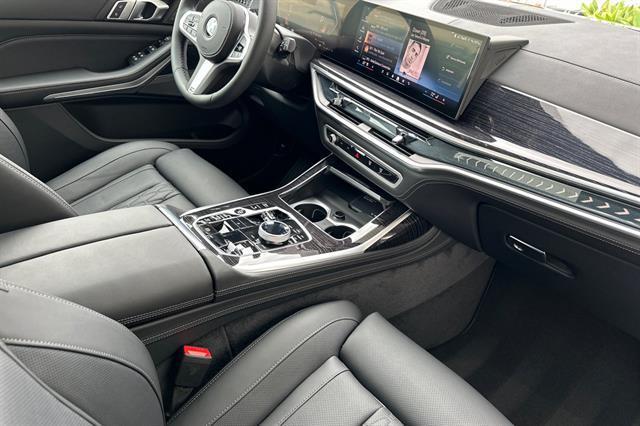 new 2026 BMW X7 car, priced at $105,525