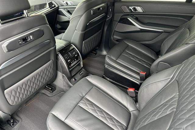 new 2026 BMW X7 car, priced at $105,525