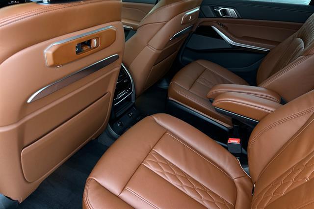 new 2026 BMW X7 car, priced at $122,590
