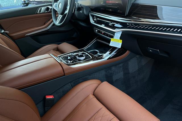 new 2026 BMW X7 car, priced at $122,590