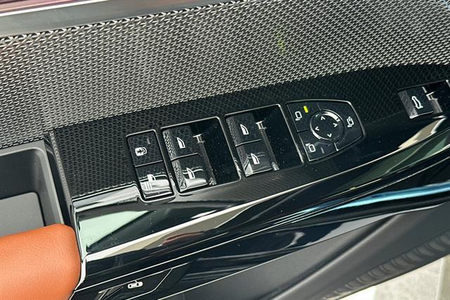 new 2025 BMW 760 car, priced at $129,625