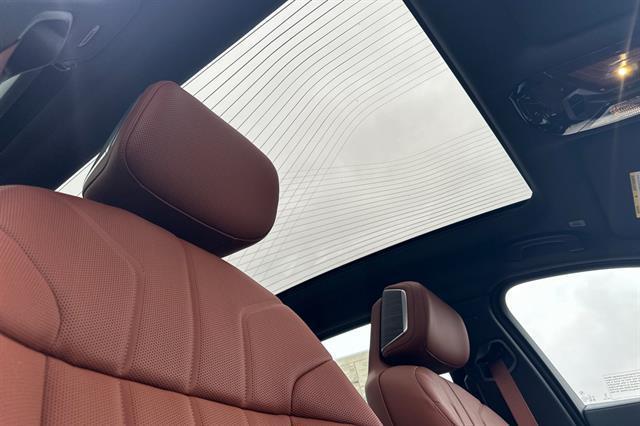 new 2025 BMW 760 car, priced at $129,625