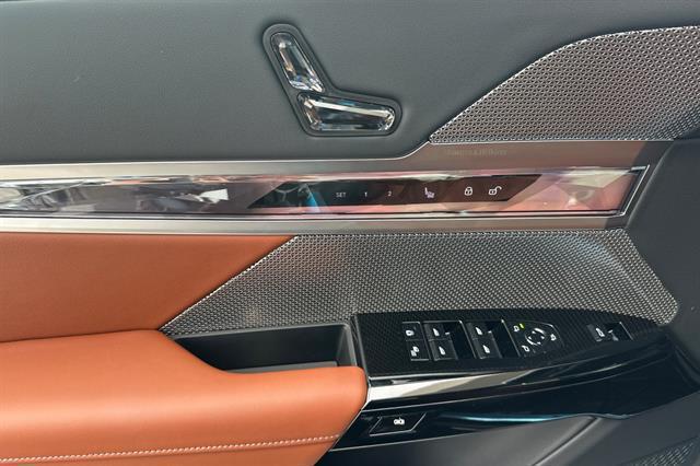 new 2025 BMW 760 car, priced at $129,625