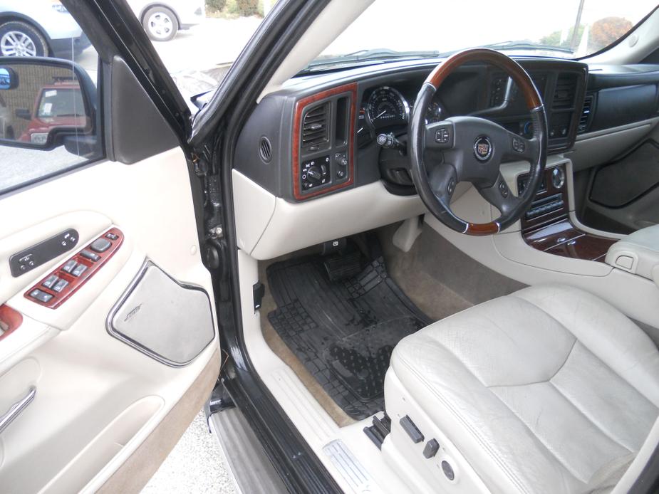 used 2006 Cadillac Escalade ESV car, priced at $5,500