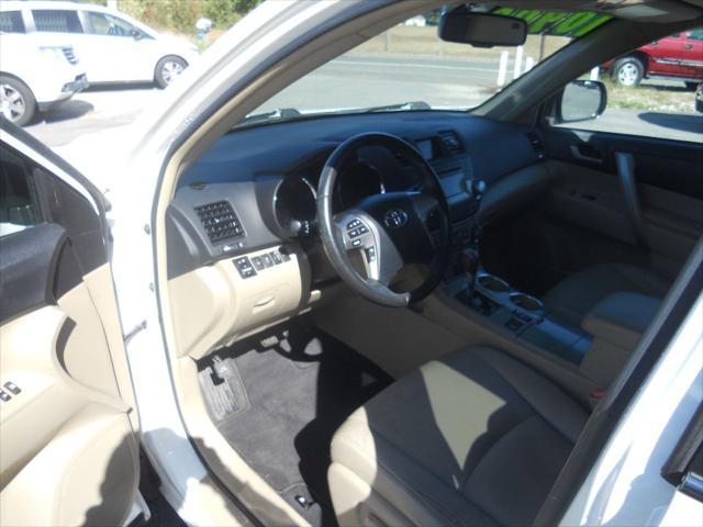 used 2011 Toyota Highlander car, priced at $9,900