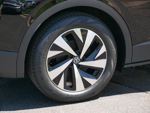new 2025 Volkswagen ID.4 car, priced at $35,784