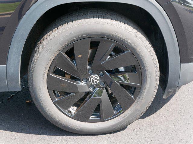used 2025 Volkswagen Atlas car, priced at $40,975