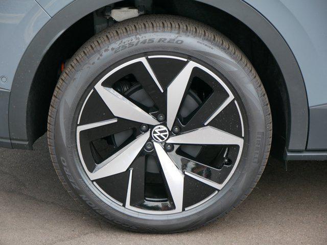 new 2025 Volkswagen ID.4 car, priced at $50,933