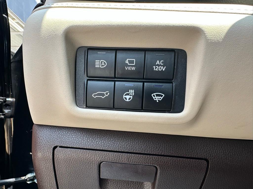 used 2022 Toyota Highlander Hybrid car, priced at $37,984